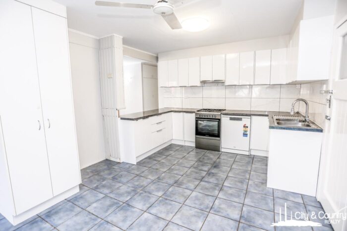 106 Kookaburra St Townview QLD 4825 Australia