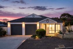 85 Thomas Royal Gardens Queanbeyan East NSW 2620 Australia