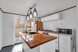 40 Queens Road Glen Avon New Plymouth Taranaki 4312 New Zealand