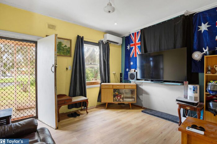 34 Burcombe St Elizabeth Vale SA 5112 Australia