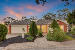 15 Bushland Dr Aberfoyle Park SA 5159 Australia
