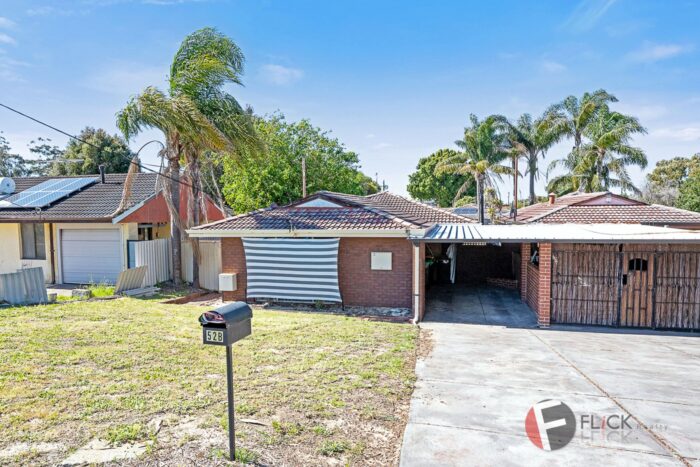 52B Templeton Cres Girrawheen WA 6064 Australia