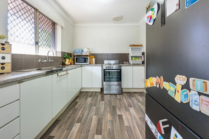 52B Templeton Cres Girrawheen WA 6064 Australia