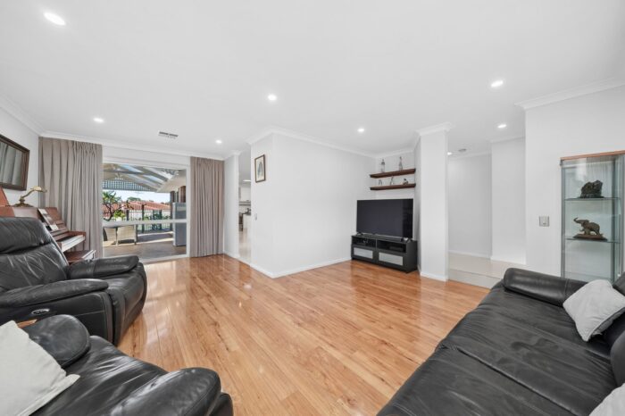 136 Glengarry Dr Duncraig WA 6023 Australia