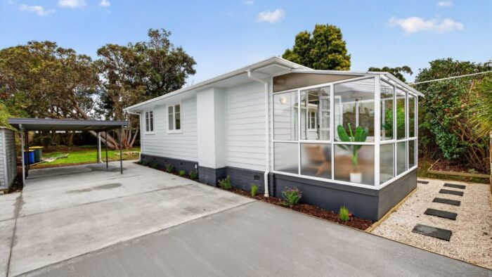 6 Holman Road Te Atatū Peninsula Waitakere City Auckland 0610 New Zealand