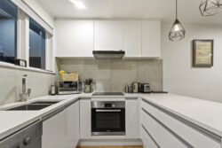 2/5 Larchwood Avenue Westmere Auckland City Auckland 1022 New Zealand