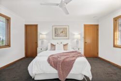 24 Ringway Pl Chapel Hill QLD 4069 Australia