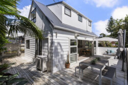 4/4 Webber Street Westmere Auckland City Auckland 1022 New Zealand