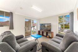 Unit 1/1A Cutler Dr Wyong NSW 2259, Australia