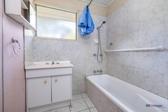 16 Casmaria St Mansfield QLD 4122, Australia