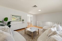 8 Blue Wren Cl Green Point NSW 2251, Australia