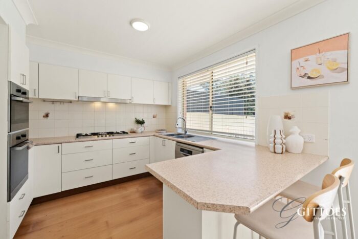 8 Blue Wren Cl Green Point NSW 2251, Australia