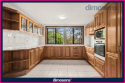 83 Denise St Lake Heights NSW 2502 Australia