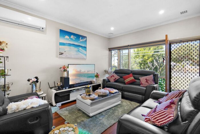 5 Gilroy St Cloverdale WA 6105, Australia