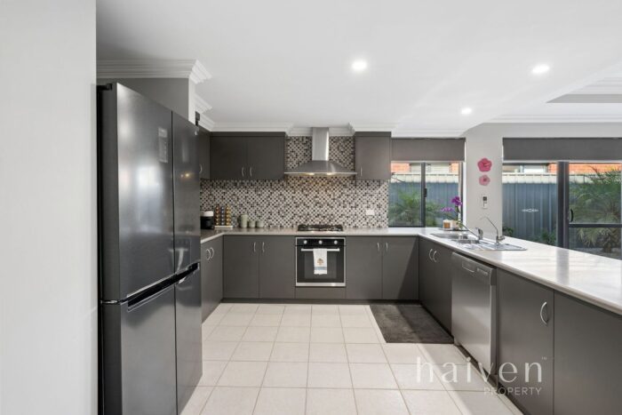 9 Dunbar Way Canning Vale WA 6155, Australia