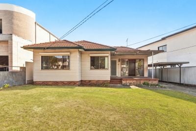 9 Illawong Cres Greenacre NSW 2190, Australia