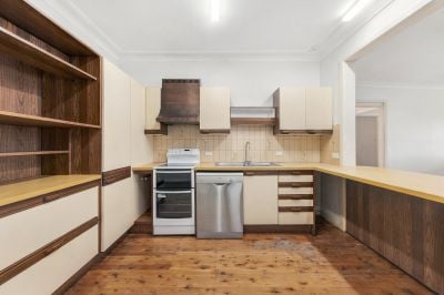 9 Illawong Cres Greenacre NSW 2190, Australia