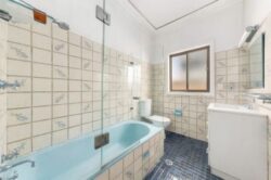 9 Illawong Cres Greenacre NSW 2190, Australia