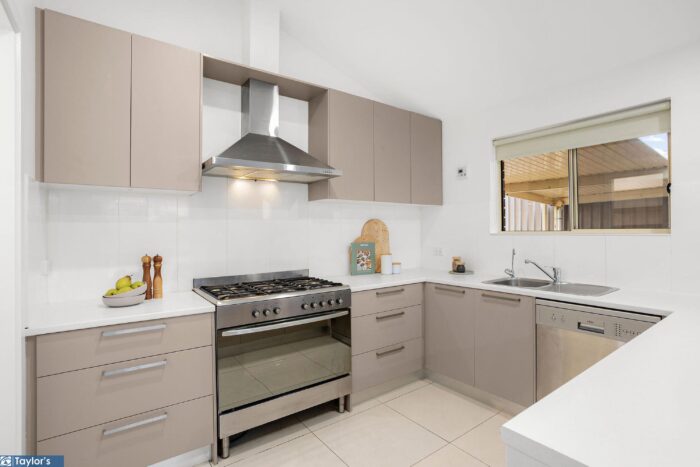 22 Landy Ave Gulfview Heights SA 5096, Australia
