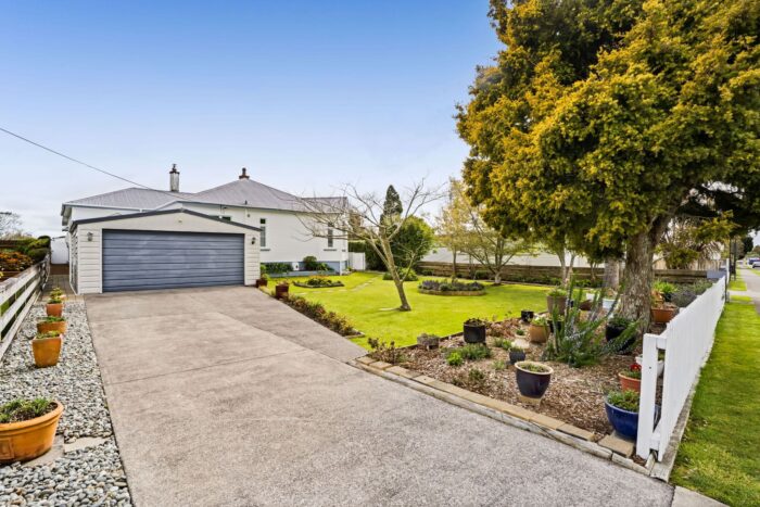 20 Pembroke Road West Stratford Stratford Taranaki 4332, New Zealand