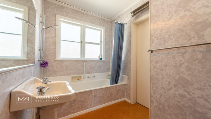 33 Pinehaven Road Pinehaven Upper Hutt Wellington 5019, New Zealand