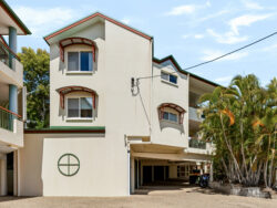 2/1 Hillsdon Rd Taringa QLD 4068, Australia