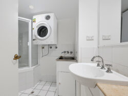 2/1 Hillsdon Rd Taringa QLD 4068, Australia