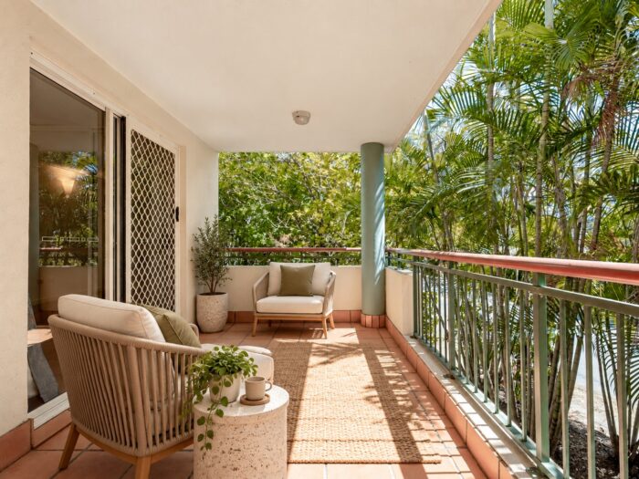 2/1 Hillsdon Rd Taringa QLD 4068, Australia