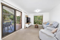 Unit 2/14 Redgrove St Green Point NSW 2251, Australia